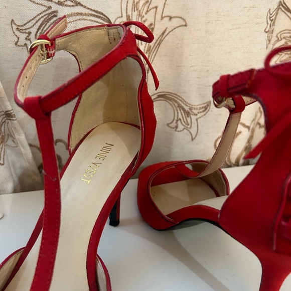 Red Nine West heels - Picture 3 of 4
